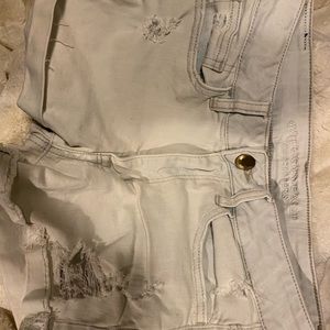 american eagle white shorts about a size 6